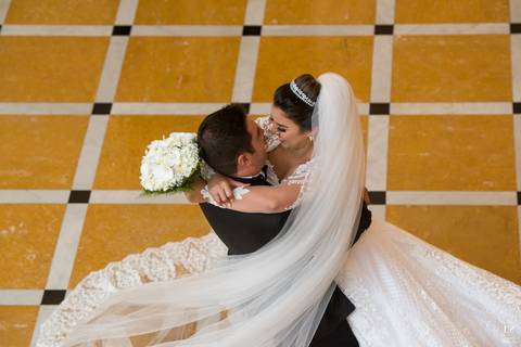 noiva-carol-hungria-bride-dress-wedding-casamento-rio-de-janeiro-copacabana-palace-belmond-fotografo-groom-casal-noivos'