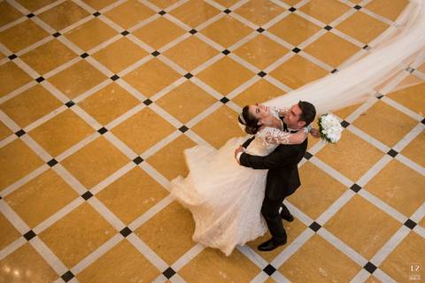 noiva-carol-hungria-bride-dress-wedding-casamento-rio-de-janeiro-copacabana-palace-belmond-fotografo-groom-casal-noivos'