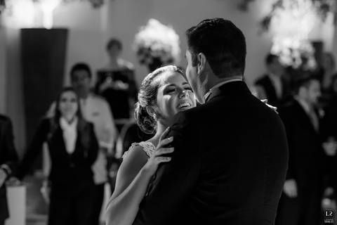 noiva-carol-hungria-bride-dress-wedding-casamento-rio-de-janeiro-copacabana-palace-belmond-fotografo-groom-casal-noivos-first-dance-primeira-dança'