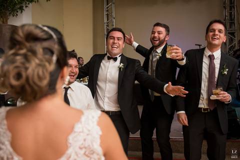 noiva-carol-hungria-bride-dress-wedding-casamento-rio-de-janeiro-copacabana-palace-belmond-fotografo-groom-casal-noivos'