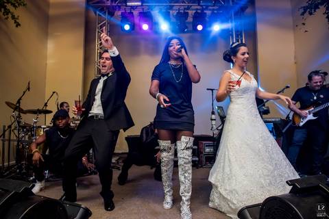 ludmila-noiva-carol-hungria-bride-dress-wedding-casamento-rio-de-janeiro-copacabana-palace-belmond-fotografo-groom-casal-noivos-first-dance-primeira-dança'