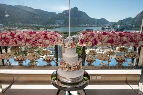 decoração-casamento-wedding-eugenia-guerreira-parede-de-rosas-orlando-ambrosio-espaço-7-zero-6-espaco7zero6-dark-costa-carol-hungria-casal-garcia-bolos'