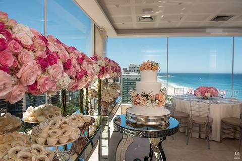 decoração-casamento-wedding-eugenia-guerreira-parede-de-rosas-orlando-ambrosio-espaço-7-zero-6-espaco7zero6-dark-costa-carol-hungria-casal-garcia-bolos'