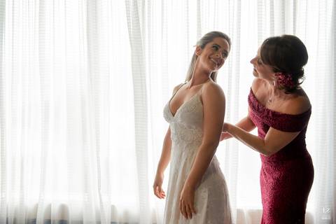 making-of-noiva-buzios-mae-emocionada-chorando-mae-e-filha'