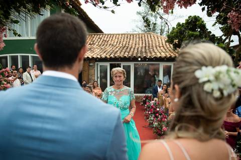 cerimonia-noivo-bem-dito-casamento-buzios-avo-aliancas'