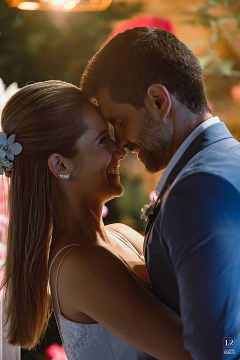 cerimonia-noivo-bem-dito-casamento-buzios-beijo-casal-posadas-noiva'