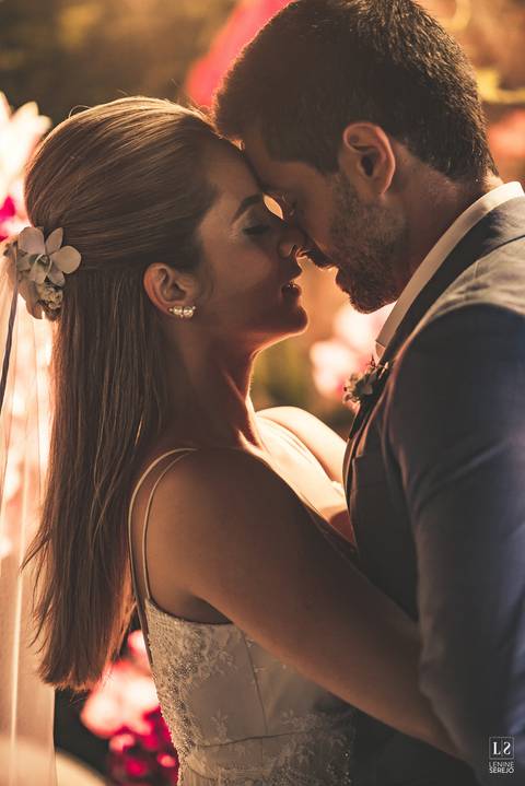 cerimonia-noivo-bem-dito-casamento-buzios-beijo-casal-posadas-noiva'
