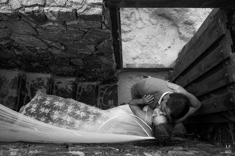 cerimonia-noivo-bem-dito-casamento-buzios-beijo-casal-posadas-noiva'