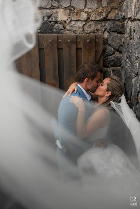poses-casal-noivos-buzios-praia-fotografo-casamento-lenine-serejo'