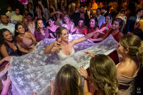 madrinhas-vestido-rodado-roda-pista-de-danca-noiva-casamento-lenine-serejo-buzios'