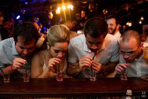 noiva-noivo-festa-open-bar-fogo-bebida'