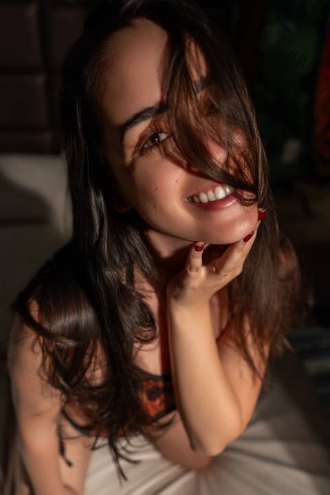 Ensaio fotográfico sensual Curitiba, sorriso e expressão leve'