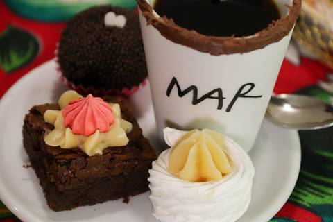 Brigadeiro Gourmet, Brownie, Suspiro com creme de Ninho.'