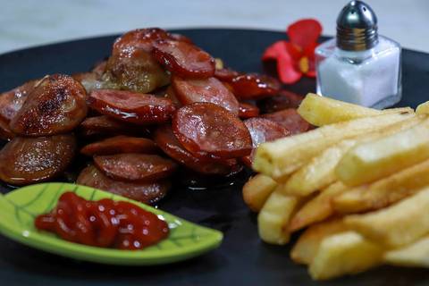 Porção de Calabresa e Batata Frita'
