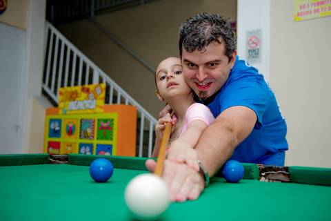 jogando-sinuca-com-papai'