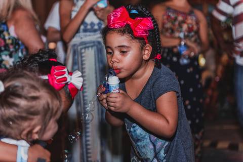 brincando-com-bolha-de-sabao'
