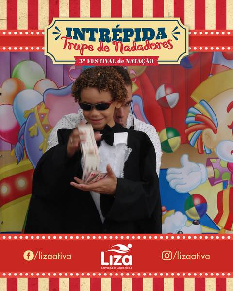 Mágica durante Festival de Natação'