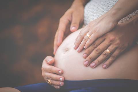 Fotografia de Gestante na Ilha do Frade,  em Vitória,  feita pelo Estúdio JAMC'