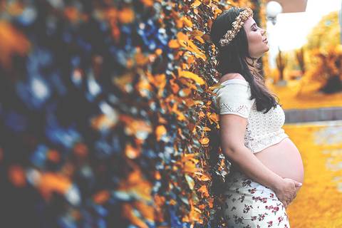 Fotografia de Gestante na Ilha do Frade,  em Vitória,  feita pelo Estúdio JAMC'
