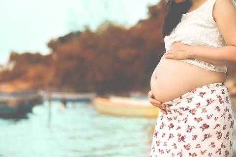 Fotografia de Gestante na Ilha do Frade,  em Vitória,  feita pelo Estúdio JAMC'