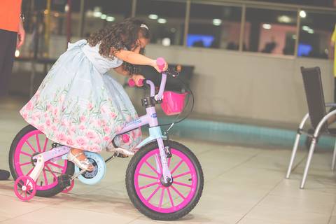 Fotografia do Aniversário da Cecilia em Vila Velha na Praia da Costa, feito pelo Estúdio JAMC.'