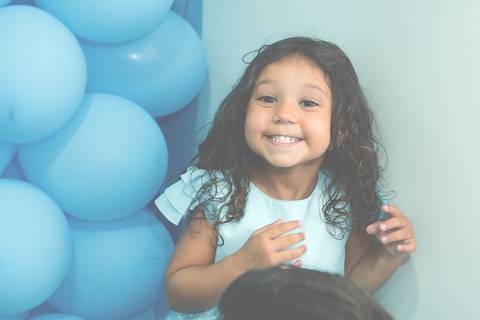 Fotografia do Aniversário da Cecilia em Vila Velha na Praia da Costa, feito pelo Estúdio JAMC.'