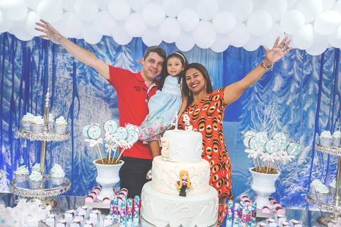 Fotografia do Aniversário da Cecilia em Vila Velha na Praia da Costa, feito pelo Estúdio JAMC.'