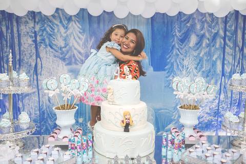 Fotografia do Aniversário da Cecilia em Vila Velha na Praia da Costa, feito pelo Estúdio JAMC.'