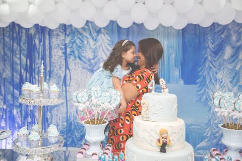 Fotografia do Aniversário da Cecilia em Vila Velha na Praia da Costa, feito pelo Estúdio JAMC.'