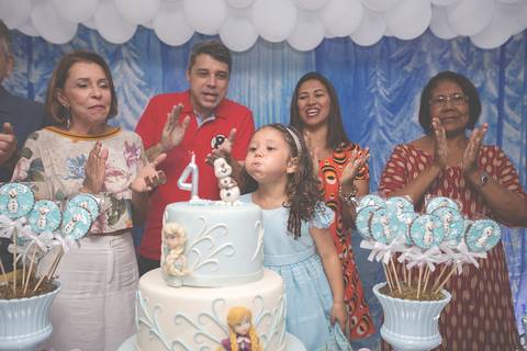 Fotografia do Aniversário da Cecilia em Vila Velha na Praia da Costa, feito pelo Estúdio JAMC.'