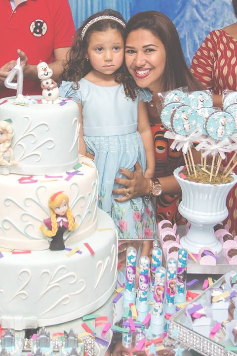 Fotografia do Aniversário da Cecilia em Vila Velha na Praia da Costa, feito pelo Estúdio JAMC.'
