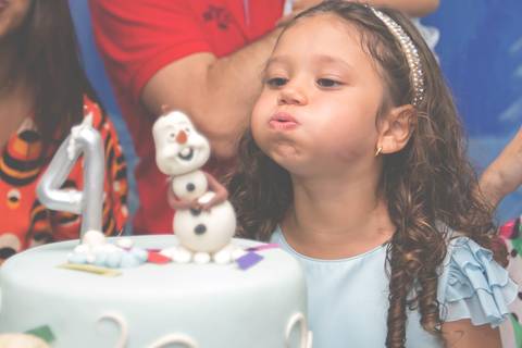 Fotografia do Aniversário da Cecilia em Vila Velha na Praia da Costa, feito pelo Estúdio JAMC.'