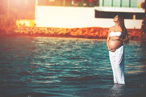Fotografia de Gestante na Ilha do Frade,  em Vitória,  feita pelo Estúdio JAMC'
