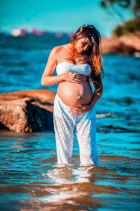 Fotografia de Gestante na Ilha do Frade,  em Vitória,  feita pelo Estúdio JAMC'