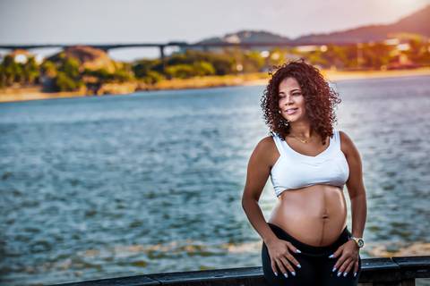 Fotografia de Gestante na Ilha do Frade,  em Vitória,  feita pelo Estúdio JAMC'