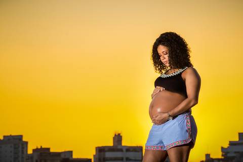 Fotografia de Gestante na Ilha do Frade,  em Vitória,  feita pelo Estúdio JAMC'