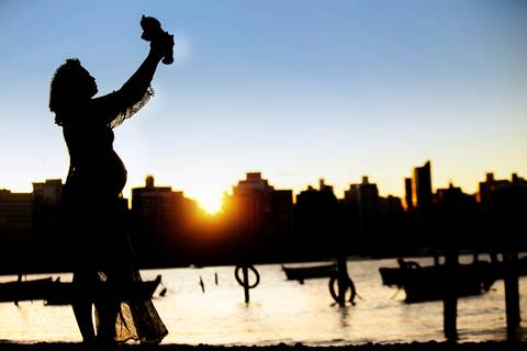 Fotografia de Gestante na Ilha do Frade,  em Vitória,  feita pelo Estúdio JAMC'