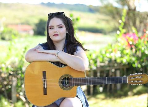 #fotosde15anos 
#ensaiofotográfico15anos
#fotos15anos
#fotografia #ensaio # #fotos #fotografos
#fotografosemsãomiguelRN
#fotoscomfumaçacolorida
#fotoscomchuvinha
#fotoscomviolao'