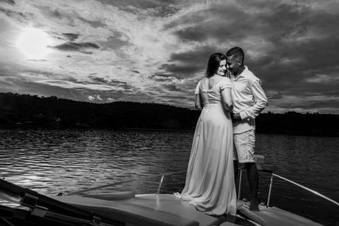 ensaio pre wedding, represa de Miranda, Uberlândia, Solarium Beach Bar, casamento, fotografia de casamento, noiva, noivo, momentos especiais, amor, natureza, cenário romântico, pôr do sol, água, casal, estilo, decoração, fotos ao ar livre, charme, beleza,'