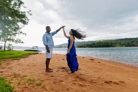ensaio pre wedding, represa de Miranda, Uberlândia, Solarium Beach Bar, casamento, fotografia de casamento, noiva, noivo, momentos especiais, amor, natureza, cenário romântico, pôr do sol, água, casal, estilo, decoração, fotos ao ar livre, charme, beleza,'