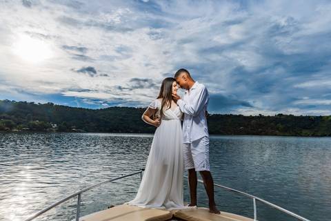 ensaio pre wedding, represa de Miranda, Uberlândia, Solarium Beach Bar, casamento, fotografia de casamento, noiva, noivo, momentos especiais, amor, natureza, cenário romântico, pôr do sol, água, casal, estilo, decoração, fotos ao ar livre, charme, beleza,'