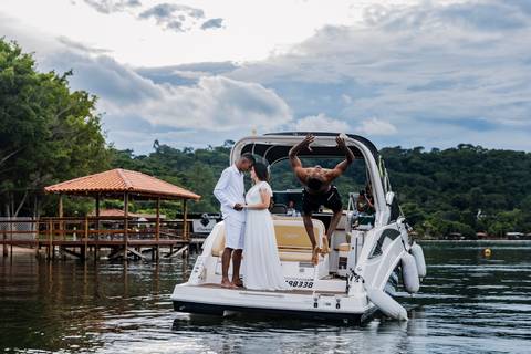 ensaio pre wedding, represa de Miranda, Uberlândia, Solarium Beach Bar, casamento, fotografia de casamento, noiva, noivo, momentos especiais, amor, natureza, cenário romântico, pôr do sol, água, casal, estilo, decoração, fotos ao ar livre, charme, beleza,'