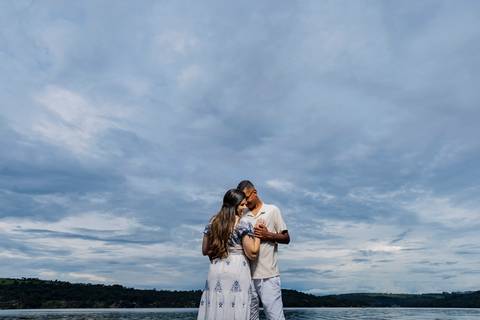 ensaio pre wedding, represa de Miranda, Uberlândia, Solarium Beach Bar, casamento, fotografia de casamento, noiva, noivo, momentos especiais, amor, natureza, cenário romântico, pôr do sol, água, casal, estilo, decoração, fotos ao ar livre, charme, beleza,'
