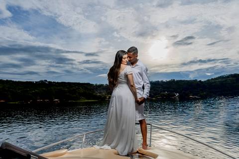 ensaio pre wedding, represa de Miranda, Uberlândia, Solarium Beach Bar, casamento, fotografia de casamento, noiva, noivo, momentos especiais, amor, natureza, cenário romântico, pôr do sol, água, casal, estilo, decoração, fotos ao ar livre, charme, beleza,'