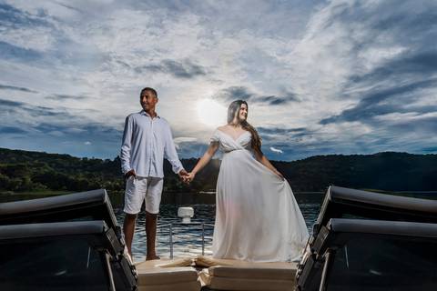 ensaio pre wedding, represa de Miranda, Uberlândia, Solarium Beach Bar, casamento, fotografia de casamento, noiva, noivo, momentos especiais, amor, natureza, cenário romântico, pôr do sol, água, casal, estilo, decoração, fotos ao ar livre, charme, beleza,'