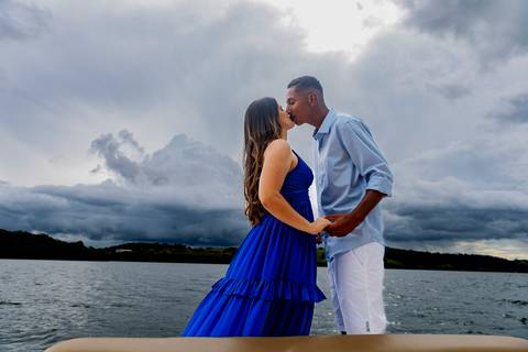ensaio pre wedding, represa de Miranda, Uberlândia, Solarium Beach Bar, casamento, fotografia de casamento, noiva, noivo, momentos especiais, amor, natureza, cenário romântico, pôr do sol, água, casal, estilo, decoração, fotos ao ar livre, charme, beleza,'