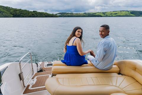 ensaio pre wedding, represa de Miranda, Uberlândia, Solarium Beach Bar, casamento, fotografia de casamento, noiva, noivo, momentos especiais, amor, natureza, cenário romântico, pôr do sol, água, casal, estilo, decoração, fotos ao ar livre, charme, beleza,'