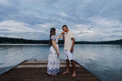 ensaio pre wedding, represa de Miranda, Uberlândia, Solarium Beach Bar, casamento, fotografia de casamento, noiva, noivo, momentos especiais, amor, natureza, cenário romântico, pôr do sol, água, casal, estilo, decoração, fotos ao ar livre, charme, beleza,'
