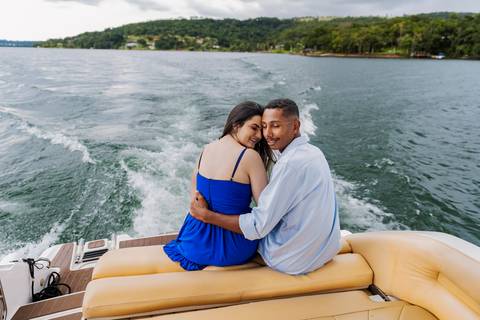 ensaio pre wedding, represa de Miranda, Uberlândia, Solarium Beach Bar, casamento, fotografia de casamento, noiva, noivo, momentos especiais, amor, natureza, cenário romântico, pôr do sol, água, casal, estilo, decoração, fotos ao ar livre, charme, beleza,'