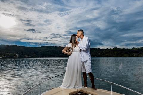 ensaio pre wedding, represa de Miranda, Uberlândia, Solarium Beach Bar, casamento, fotografia de casamento, noiva, noivo, momentos especiais, amor, natureza, cenário romântico, pôr do sol, água, casal, estilo, decoração, fotos ao ar livre, charme, beleza,'